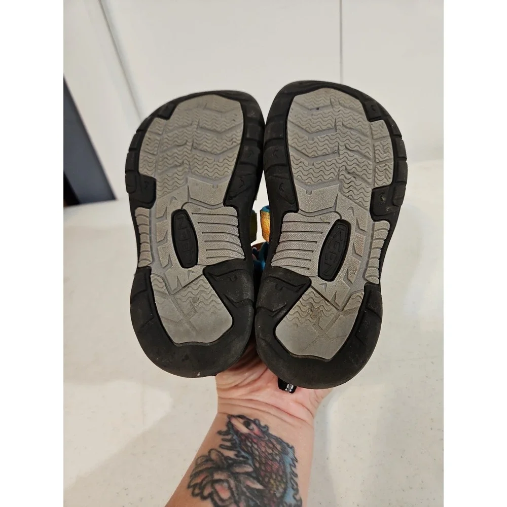 KEEN Newport H2 Tie Dye Rainbow Sandals for Kids Size 11 Washable Sandals